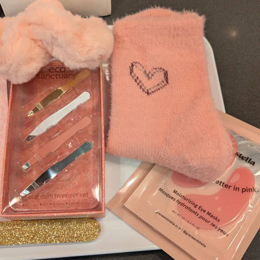 Pink Beauty and Self-Care Set - Picture 5 of 10